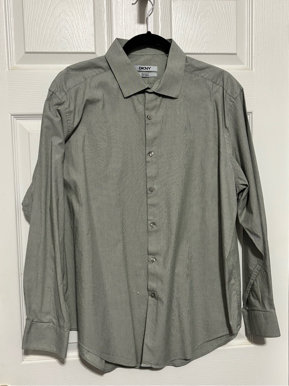 DKNY men’s dress shirt, regular fit size 17 32-33